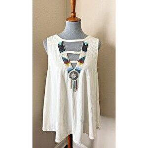 Double D Ranch Size XL Beaded Dream Catcher Cut-Out Neckline Sleeveless Top